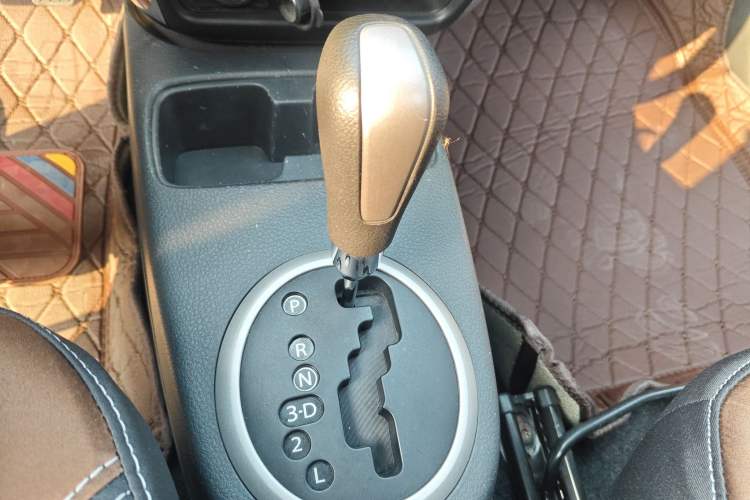 Used Suzuki SX4 2013 1.6L Automatic CoolRide Model Gear Lever