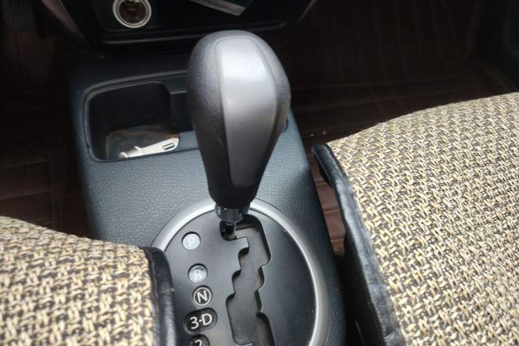 Used Suzuki SX4 2013 1.6L Automatic CoolRide Model Gear Lever