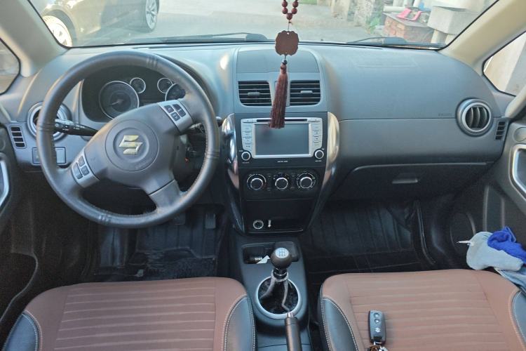 Used Suzuki SX4 2013 Koleos 1.6L Manual Sport Version Interior 2