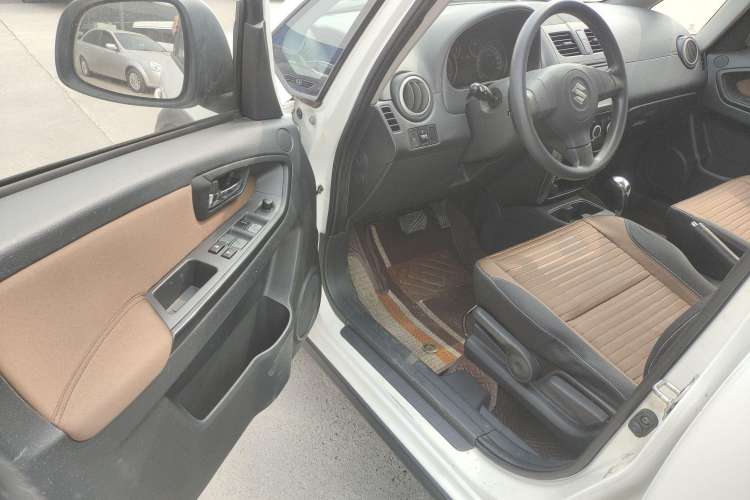 Used Suzuki SX4 2013 1.6L Automatic CoolRide Model Interior 2
