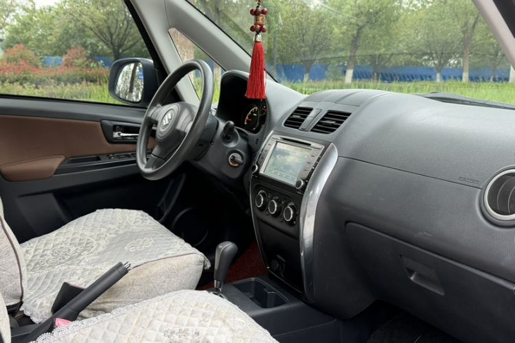 Used Suzuki SX4 2013 1.6L Automatic CoolRide Model Interior 4