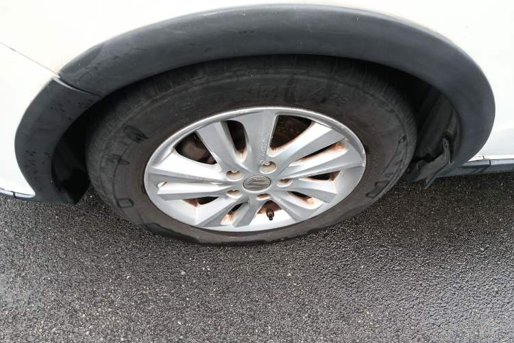 Used Suzuki SX4 2013 1.6L Manual CoolRide Model Left Front Wheel Hub