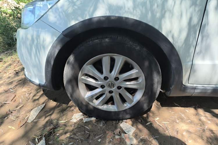 Used Suzuki SX4 2013 1.6L Manual CoolRide Model Left Front Wheel Hub