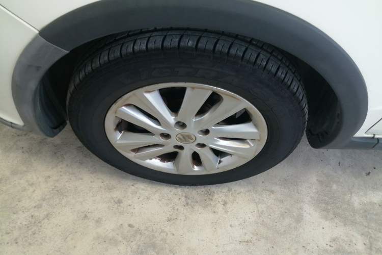 Used Suzuki SX4 2013 1.6L Automatic CoolRide Model Left Front Wheel Hub