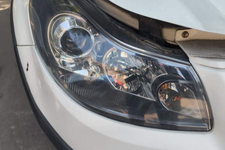 Used Suzuki SX4 2013 Koleos 1.6L Automatic 20th Anniversary 3G Smart Edition Right Front Headlight