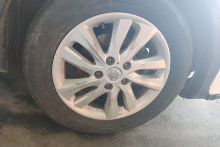 Used Suzuki SX4 2013 1.6L Manual CoolRide Model Right Front Wheel Hub