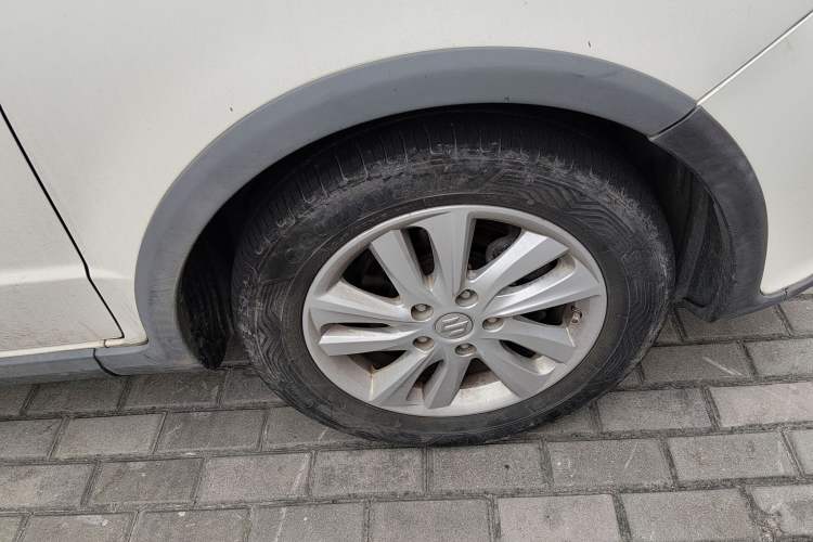 Used Suzuki SX4 2013 1.6L Automatic CoolRide Model Right Front Wheel Hub