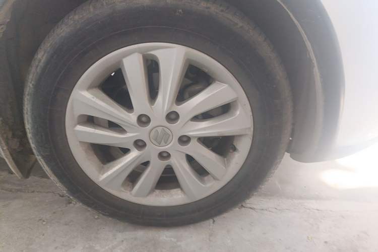 Used Suzuki SX4 2013 1.6L Automatic CoolRide Model Right Front Wheel Hub