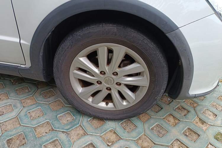 Used Suzuki SX4 2013 1.6L Manual CoolRide Model Right Front Wheel Hub