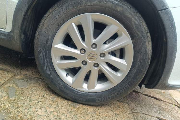 Used Suzuki SX4 2013 1.6L Manual CoolRide Model Right Front Wheel Hub