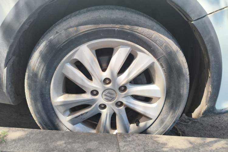 Used Suzuki SX4 2013 1.6L Manual CoolRide Model Right Front Wheel Hub