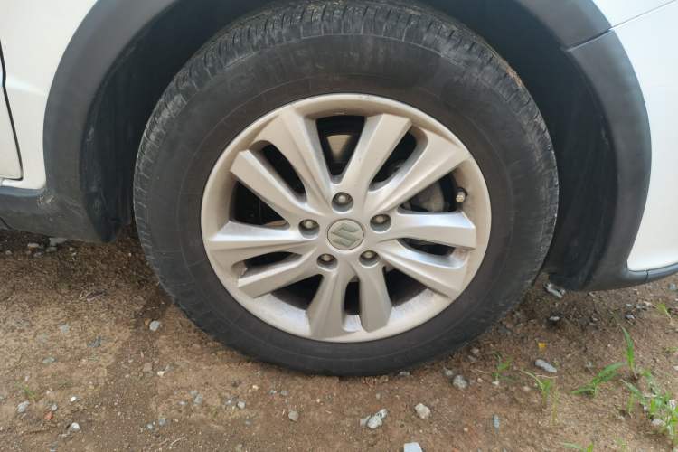 Used Suzuki SX4 2013 1.6L Manual CoolRide Model Right Front Wheel Hub