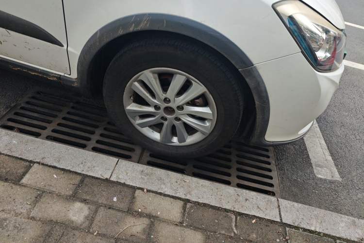 Used Suzuki SX4 2013 Koleos 1.6L Automatic Sport Model Right Front Wheel Hub
