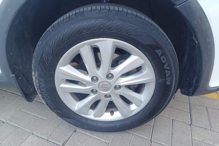 Used Suzuki SX4 2013 1.6L Automatic CoolRide Model Right Front Wheel Hub
