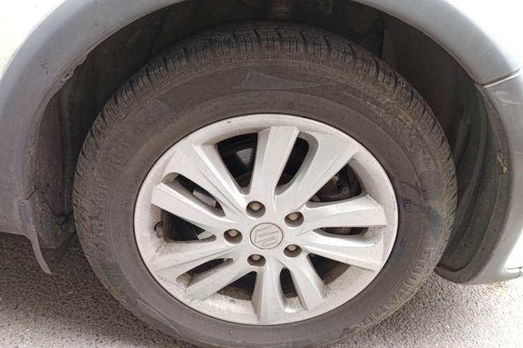 Used Suzuki SX4 2013 1.6L Manual CoolRide Model Right Front Wheel Hub