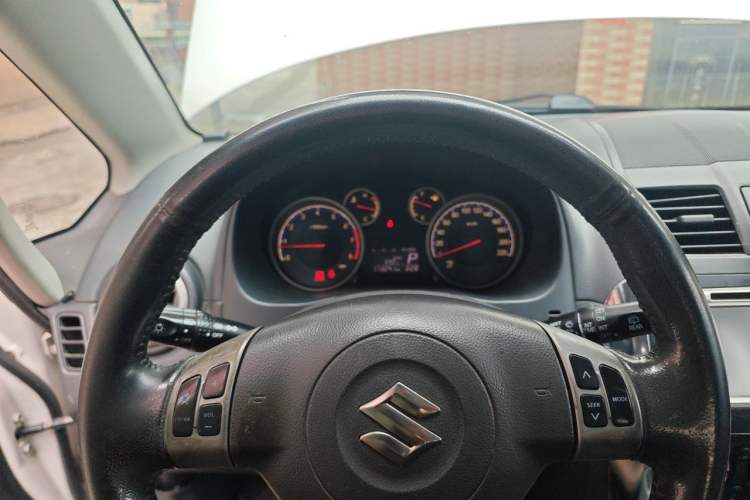 Used Suzuki SX4 2013 Koleos 1.6L Automatic Sport Model Steering Wheel