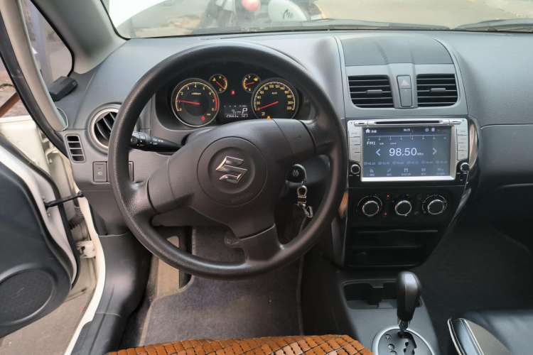 Used Suzuki SX4 2013 1.6L Automatic CoolRide Model Steering Wheel