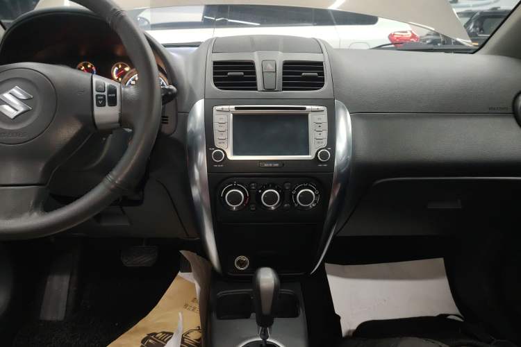 Used Suzuki SX4 2013 Koleos 1.6L Automatic Sport Model Audio And AC Panel