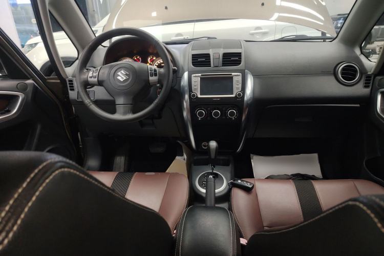 Used Suzuki SX4 2013 Koleos 1.6L Automatic Sport Model Center Console