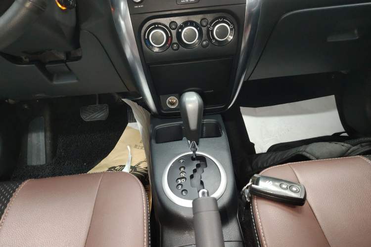 Used Suzuki SX4 2013 Koleos 1.6L Automatic Sport Model Gear Lever