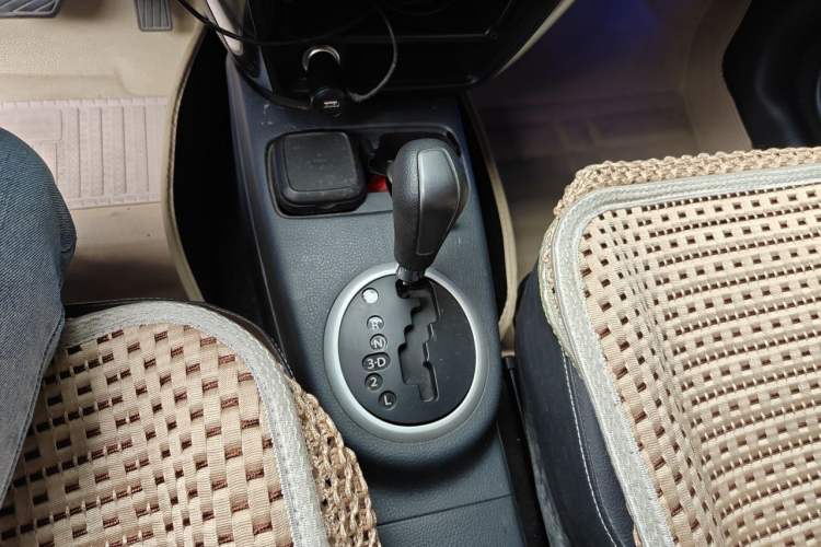 Used Suzuki SX4 2013 Koleos 1.6L Automatic 20th Anniversary 3G Smart Edition Gear Lever