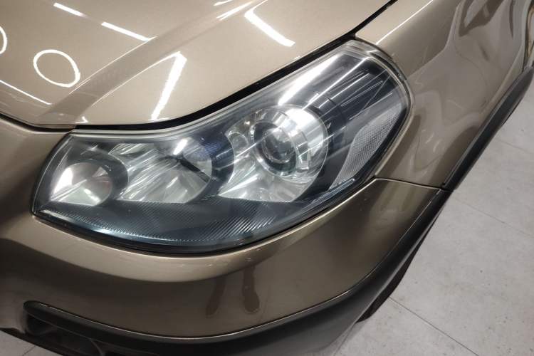 Used Suzuki SX4 2013 Koleos 1.6L Automatic Sport Model Left Front Headlight
