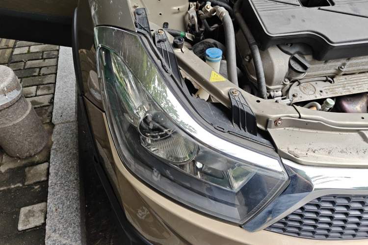 Used Suzuki SX4 2013 Koleos 1.6L Automatic 20th Anniversary 3G Smart Edition Right Front Headlight