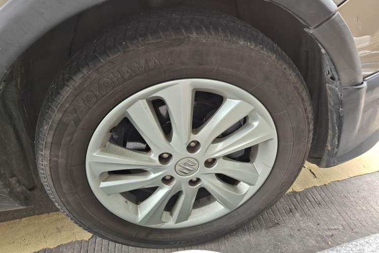 Used Suzuki SX4 2013 Koleos 1.6L Automatic 20th Anniversary 3G Smart Edition Right Front Wheel Hub