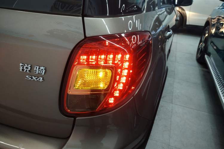 Used Suzuki SX4 2013 Koleos 1.6L Automatic Sport Model Right Rear Taillight