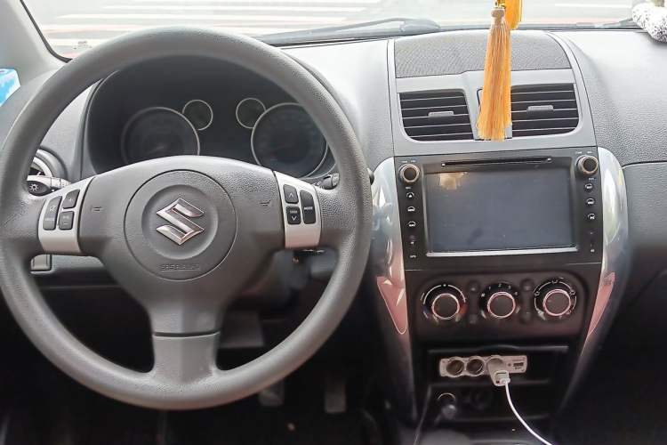 Used Suzuki SX4 2016 1.6L Manual Classic Edition Center Console