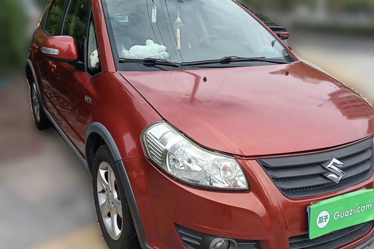 Used Suzuki SX4 2016 1.6L Manual Classic Edition Front Right 45 Deg
