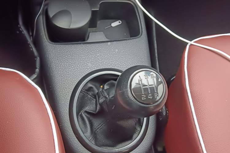 Used Suzuki SX4 2016 1.6L Manual Classic Edition Gear Lever
