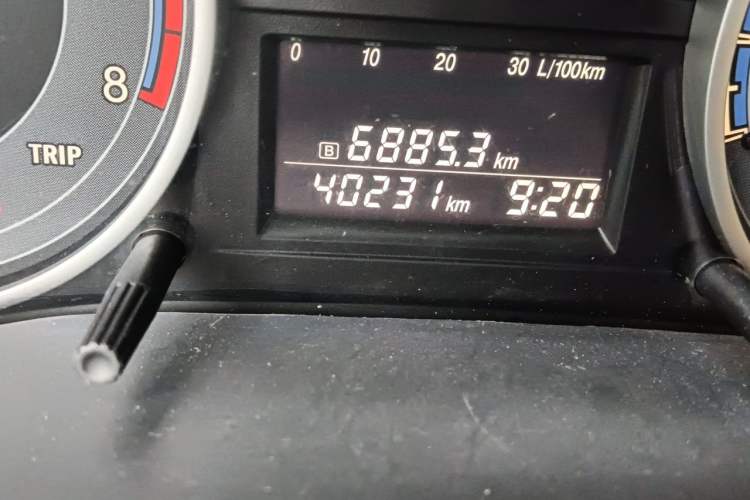 Used Suzuki SX4 2016 1.6L Manual Classic Edition Odometer Close Up