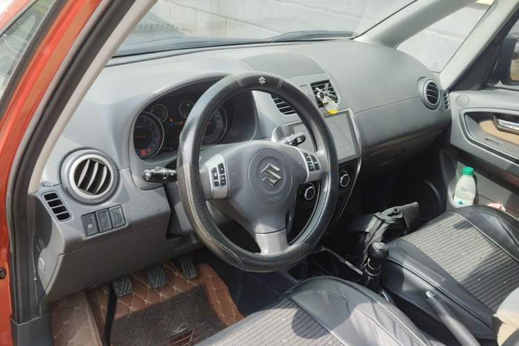 Used Suzuki SX4 2016 1.6L Manual Classic Edition Center Console