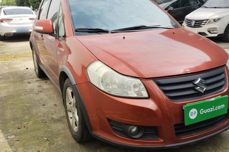 Used Suzuki SX4 2016 1.6L Manual Classic Edition Front Right 45 Deg