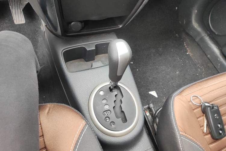 Used Suzuki SX4 2016 1.6L Automatic Classic Edition Gear Lever