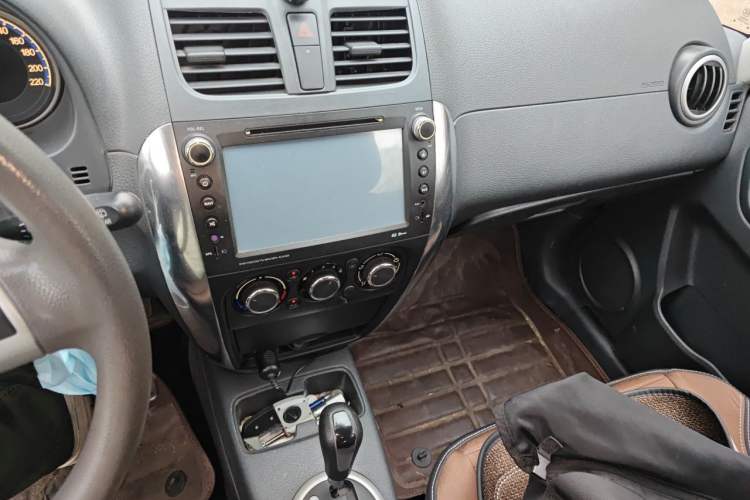Used Suzuki SX4 2016 1.6L Automatic Classic Edition Audio And AC Panel
