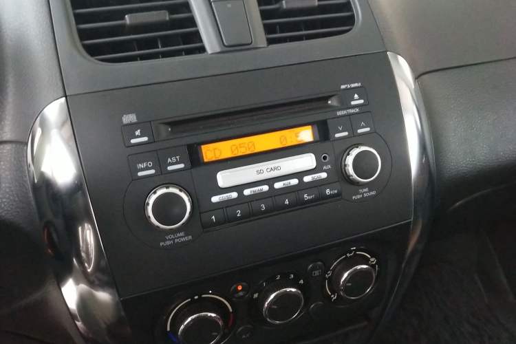 Used Suzuki SX4 2016 1.6L Automatic Classic Edition Audio And AC Panel