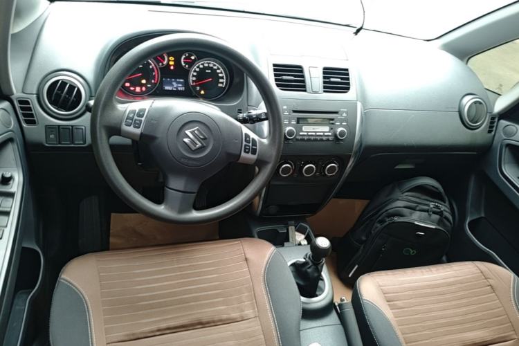 Used Suzuki SX4 2016 1.6L Manual Classic Edition Center Console