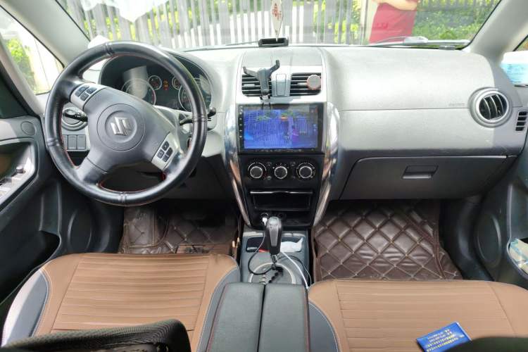 Used Suzuki SX4 2016 1.6L Automatic Classic Edition Center Console