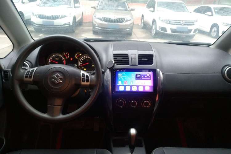 Used Suzuki SX4 2016 1.6L Automatic Classic Edition Center Console
