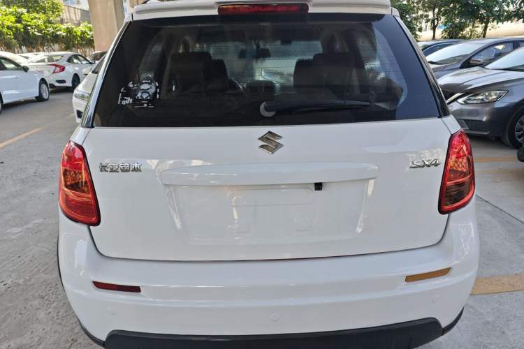 Used Suzuki SX4 2016 1.6L Automatic Classic Edition Exterior 4