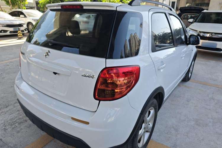 Used Suzuki SX4 2016 1.6L Automatic Classic Edition Exterior 5