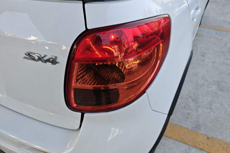 Used Suzuki SX4 2016 1.6L Automatic Classic Edition Exterior 6