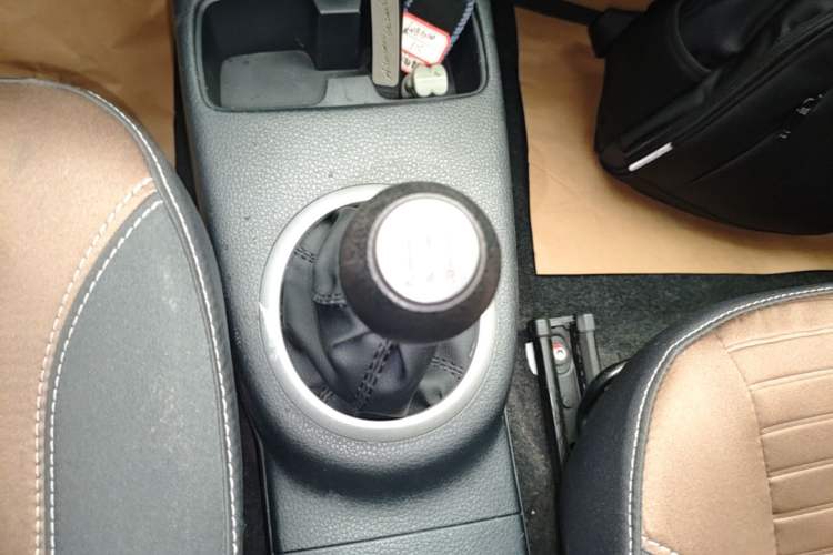 Used Suzuki SX4 2016 1.6L Manual Classic Edition Gear Lever