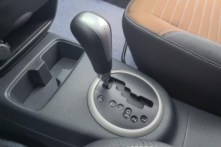 Used Suzuki SX4 2016 1.6L Automatic Classic Edition Gear Lever
