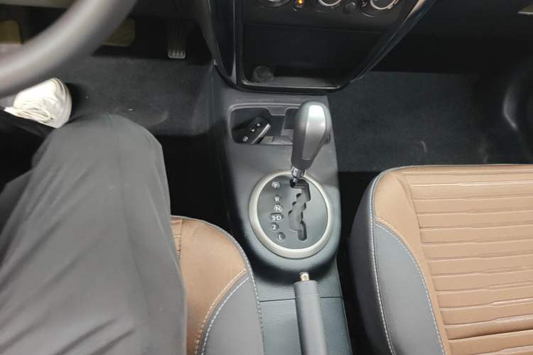 Used Suzuki SX4 2016 1.6L Automatic Classic Edition Gear Lever
