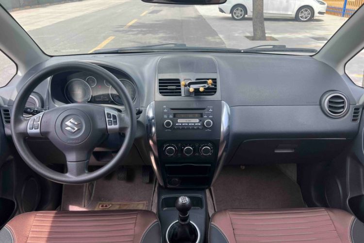 Used Suzuki SX4 2016 1.6L Manual Classic Edition Interior 1
