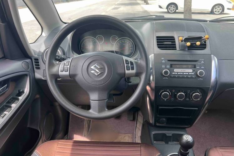 Used Suzuki SX4 2016 1.6L Manual Classic Edition Interior 2