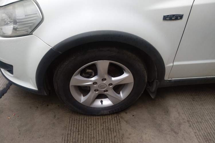 Used Suzuki SX4 2016 1.6L Automatic Classic Edition Left Front Wheel Hub